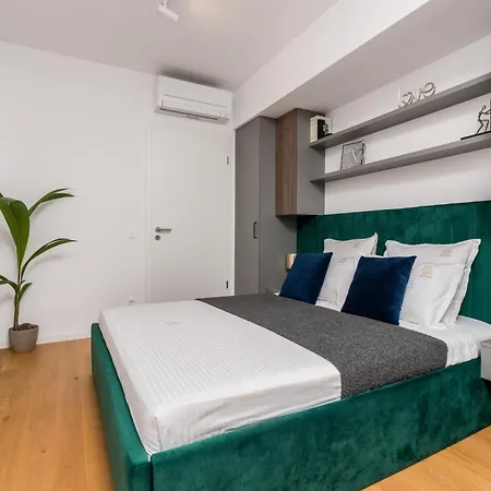 Mido View With Parking And Self Check-in Apartment Bucharest