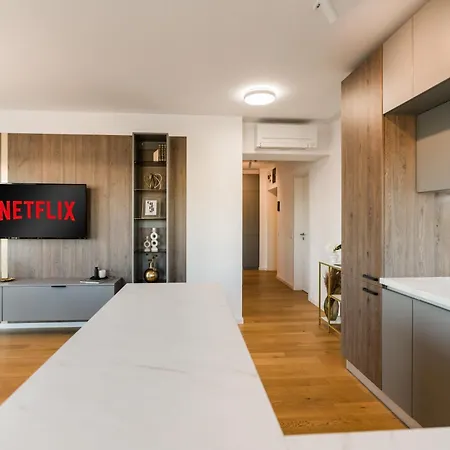 Mido View With Parking And Self Check-in Bucarest